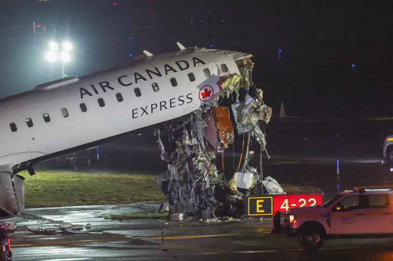 Air Canada 여객기, 라과디아 공항에서 소방 차량과 충돌… 조종사 2명 사망
