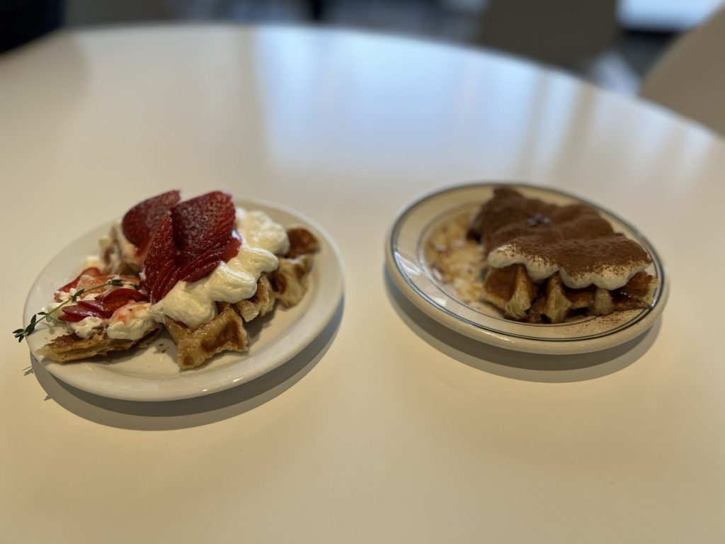 strawberry croffle and tiramisu croffle